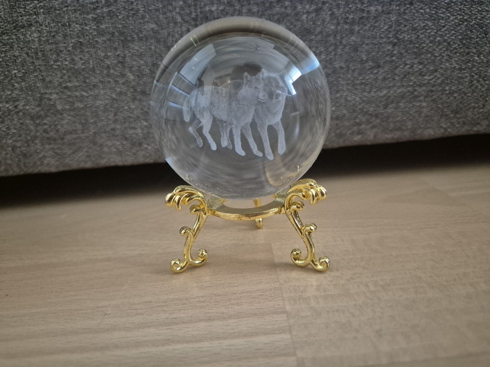 Alle Dekorationen: Glaskugel mit Wolf Motiv und Ständer  – Neu (gemäss Beschreibung) aus Wolhusen von ima_2jjx 1
