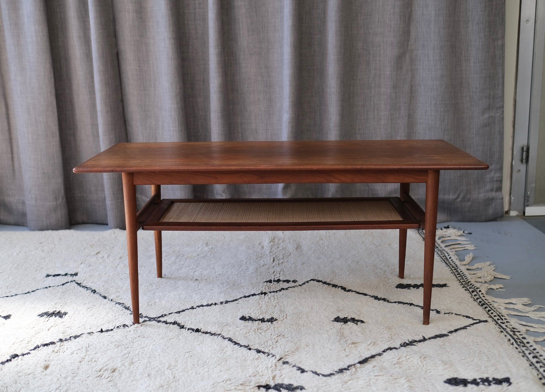 Tische: Danish Midcentury Teak Coffee Table c.1960 – Gebraucht aus Bern von Zmodern_VIN 2