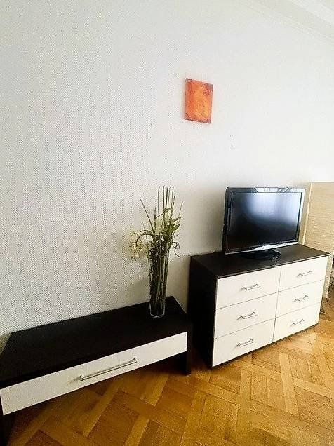Armadi: Grande armoire, lit complet, 3 commodes à tiroirs – Usato da St-Cergue venduto da ncu_t267 1