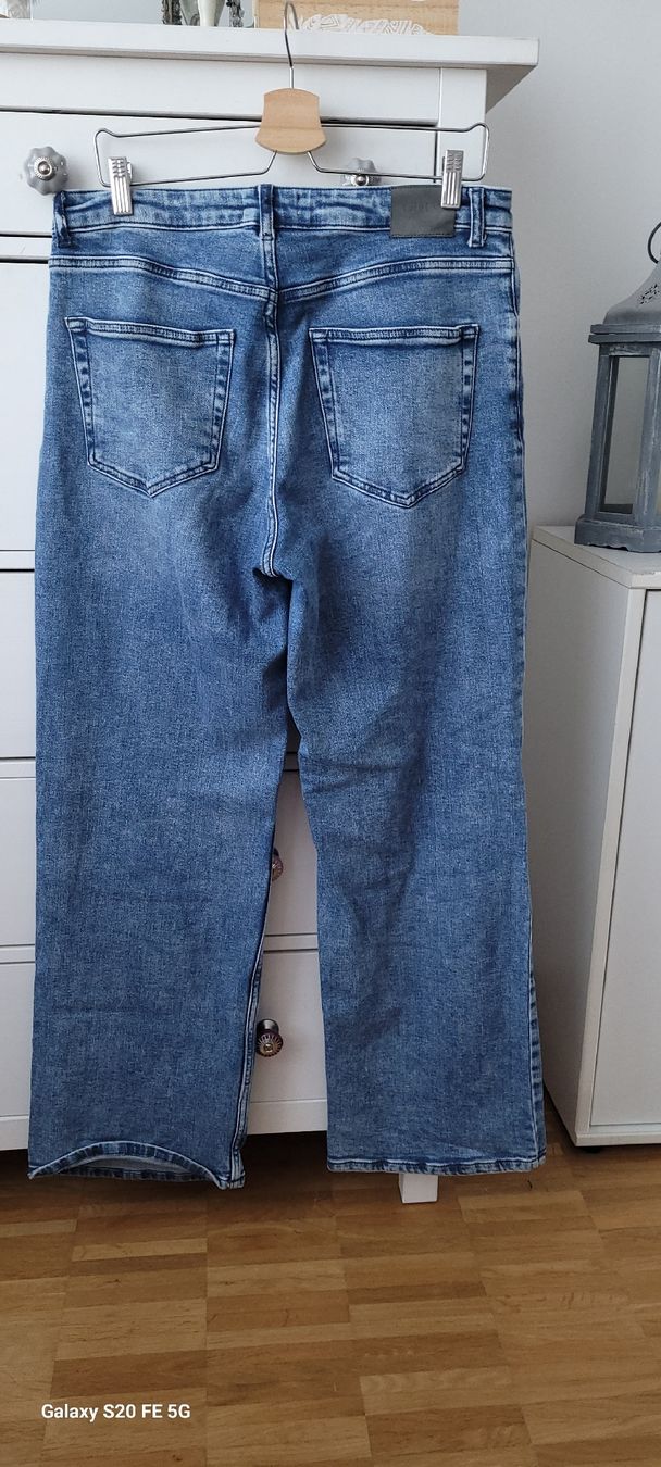 Only Jeans: Only Wide Leg Jeans Gr.32/32 – Usato da Oberaach venduto da Svea11 7