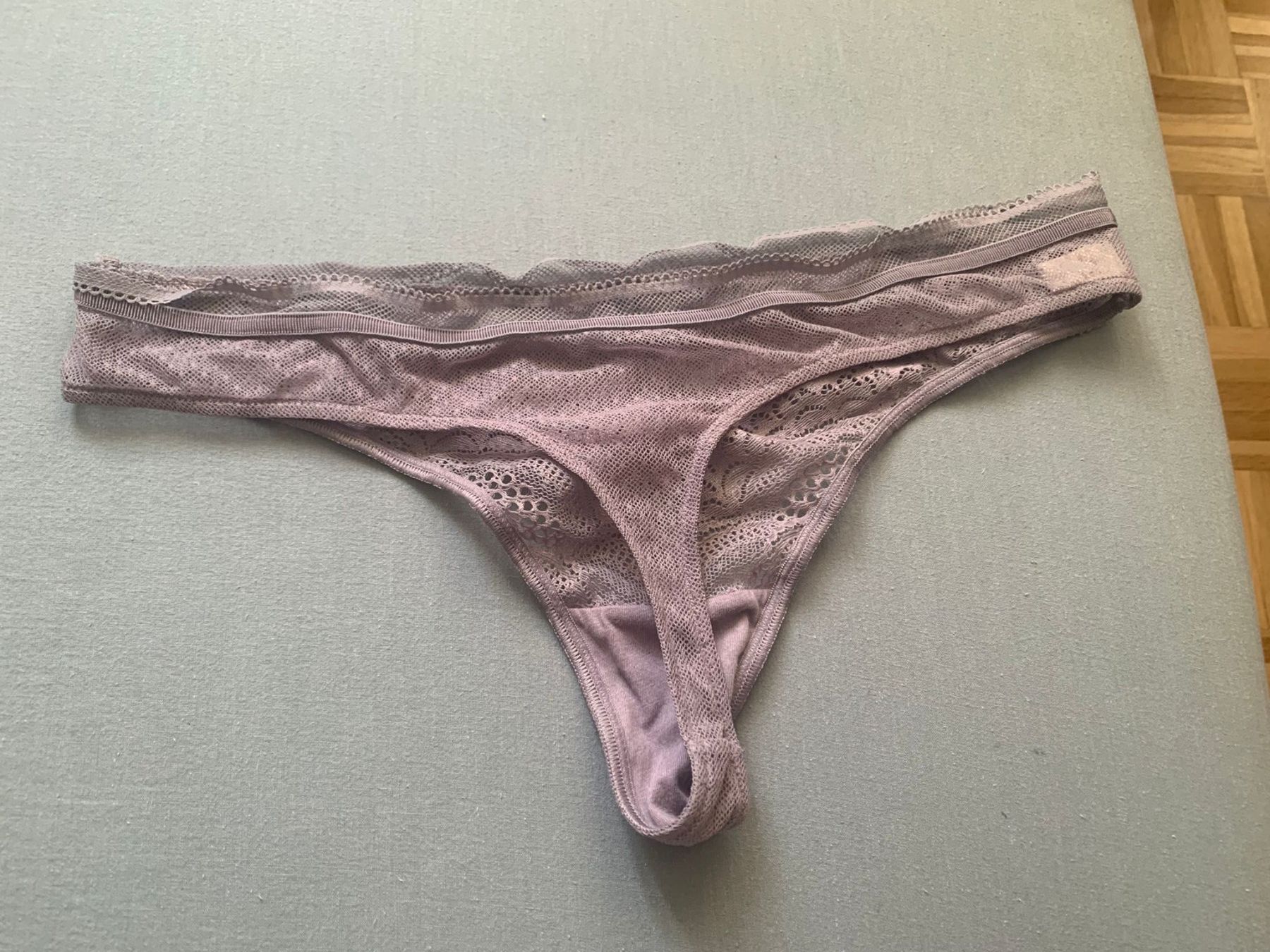 Triumph Altra biancheria intima: String Triumph neuf violet dentelle, taille 42 – Usato da Cortaillod venduto da ben_y6zr 1