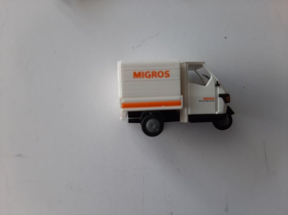 Modelleisenbahnen: H0/H0m Ausschmückungsset "Marktstand" mit Piaggio APE Migros – Gebraucht aus Thun von Schwarzsee48 4