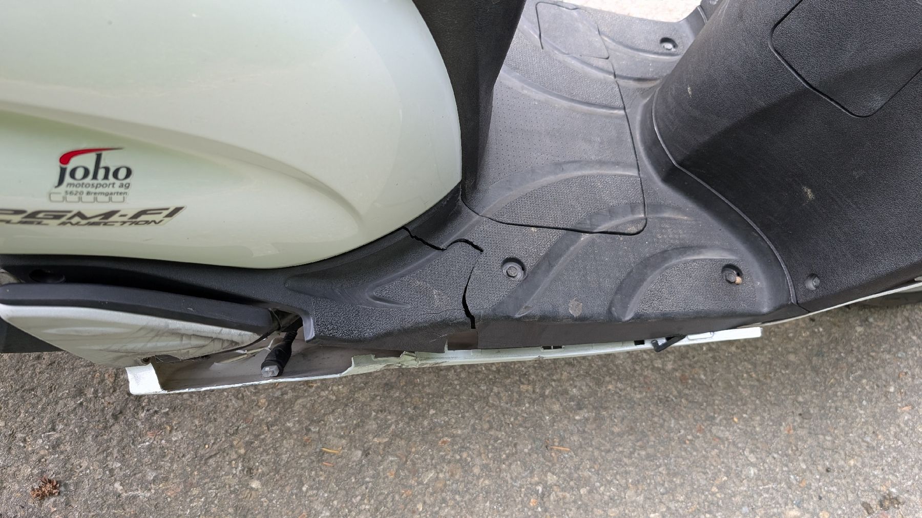 Honda Scooters: Honda SH 300 AR + AKRAPOVIC  – Gebraucht aus Dübendorf von vel_k2g6 4