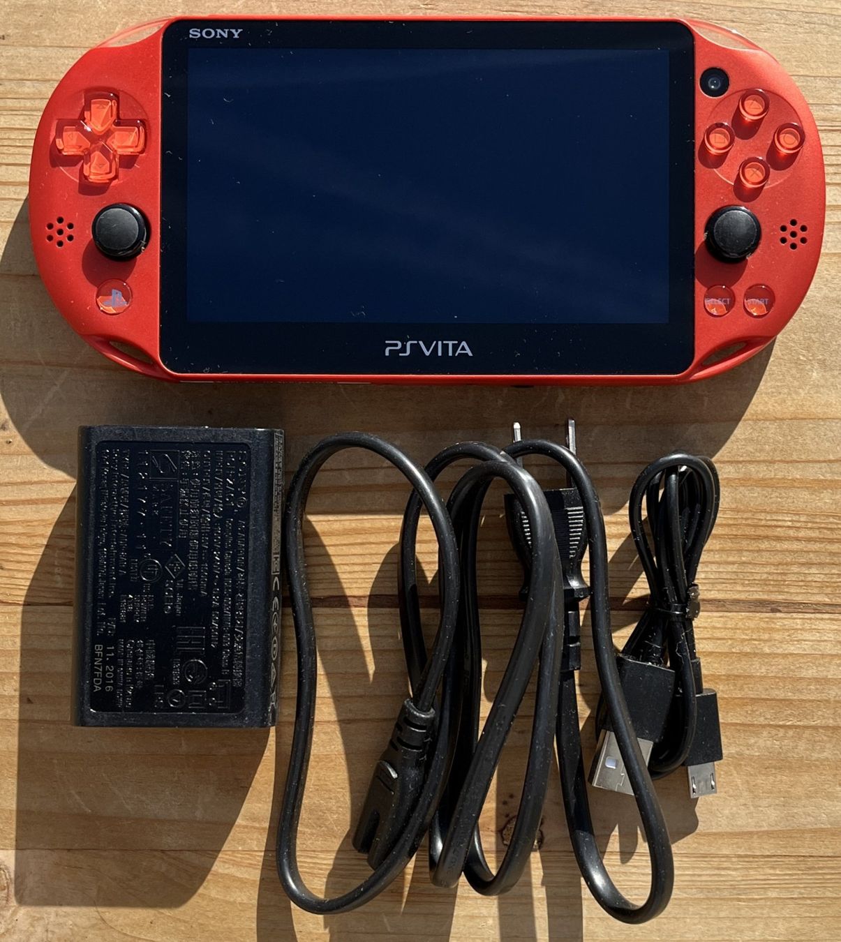 Sony Konsolen: Sony PlayStation PS Vita 2000 Metallic Red – Gebraucht aus Dornach von Deco89 1