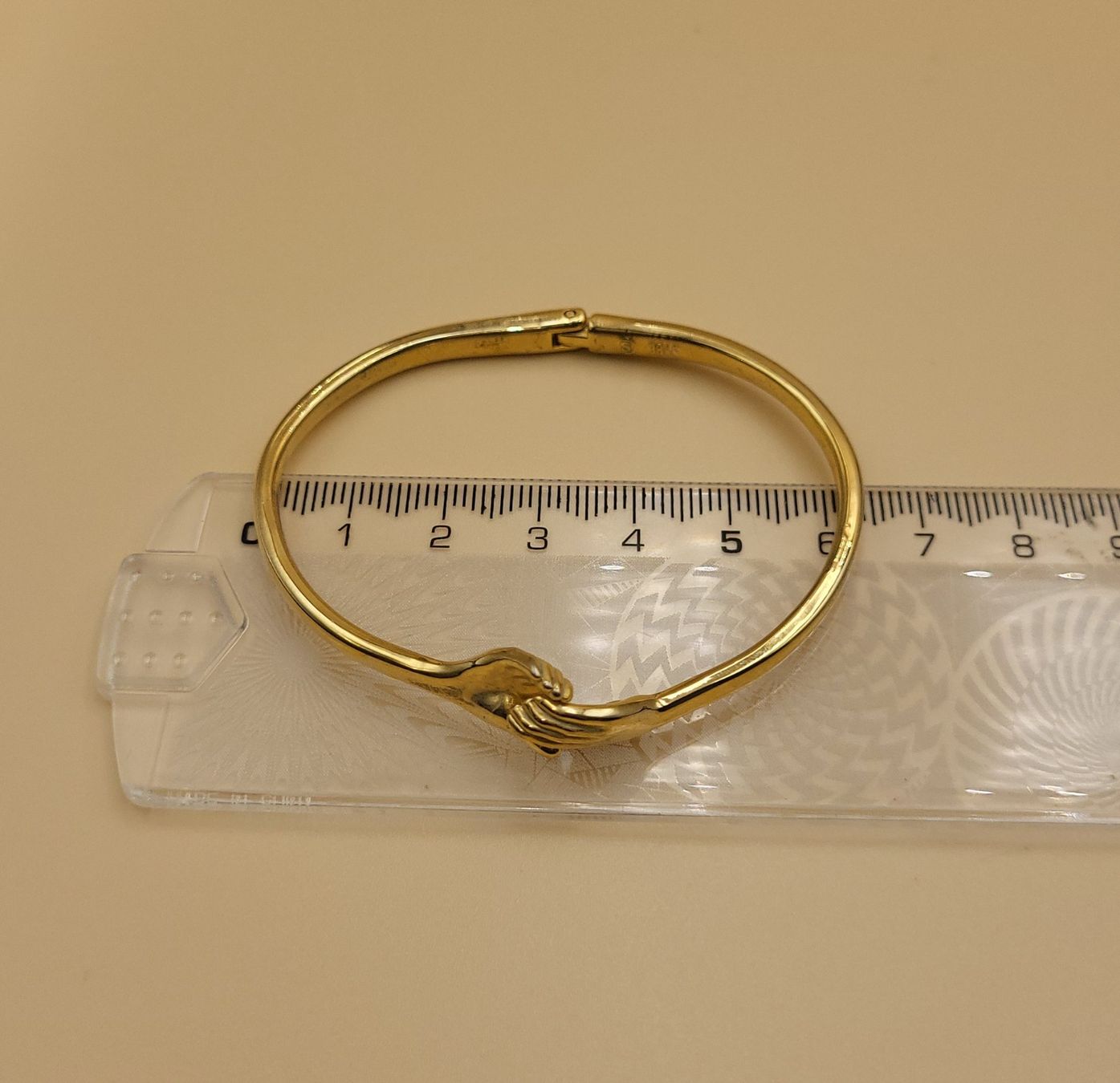 Armbänder & -reifen: Goldene Armreif mit Händchen - Symbol der Freundschaft – Gebraucht aus Wald ZH von SwissPawnshop 5