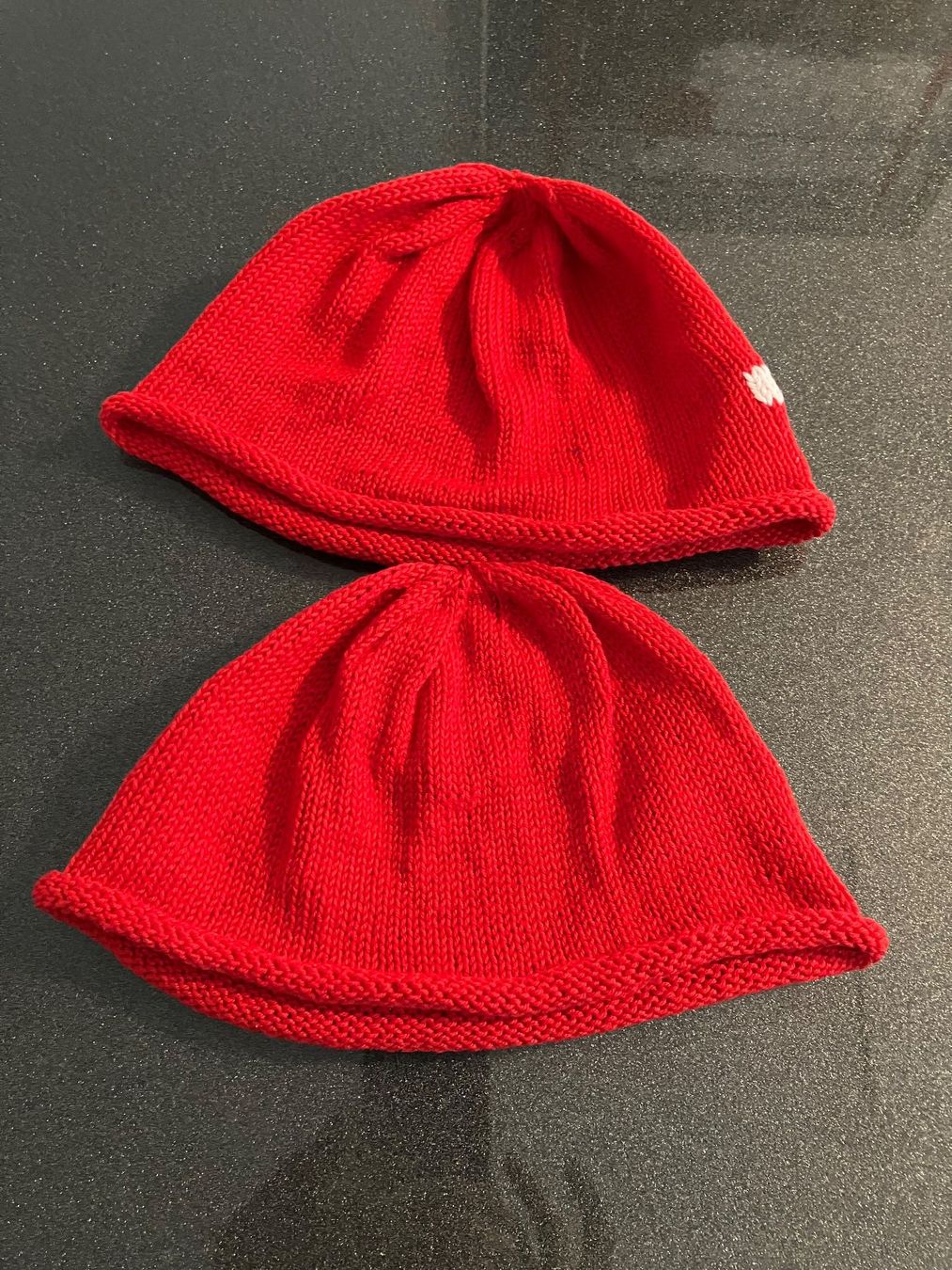 Altro in  Abbigliamento & Accessori: Schweizer  Chäppli   2 Stück Hand gestrickt – Usato da winterthur venduto da egga07 2