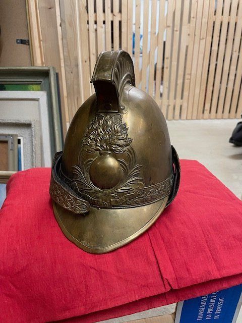 Abiti antichi: Casque de pompier français 1880 – Usato da Colombier NE venduto da Boy48