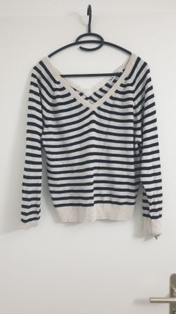 Pullover Gr. M, gestreift, V-Ausschnitt mit Spitze