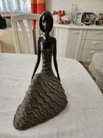 Elegante Frauenfigur aus Holz – Zeitlose Schönheit