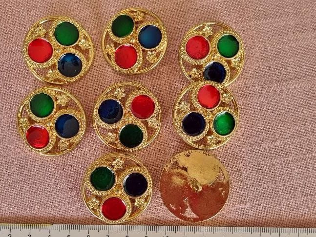 Bottoni: boutons 8 pcs – Nuovo (secondo la descrizione) da Tolochenaz venduto da nieeva