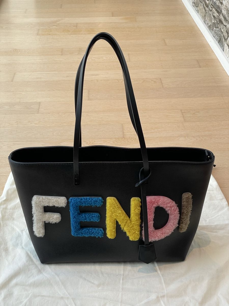 Fendi Borse da donna: Authentic Fendi Shopper with Shearling Logo! – Usato da Corcelles NE venduto da typoerrorist