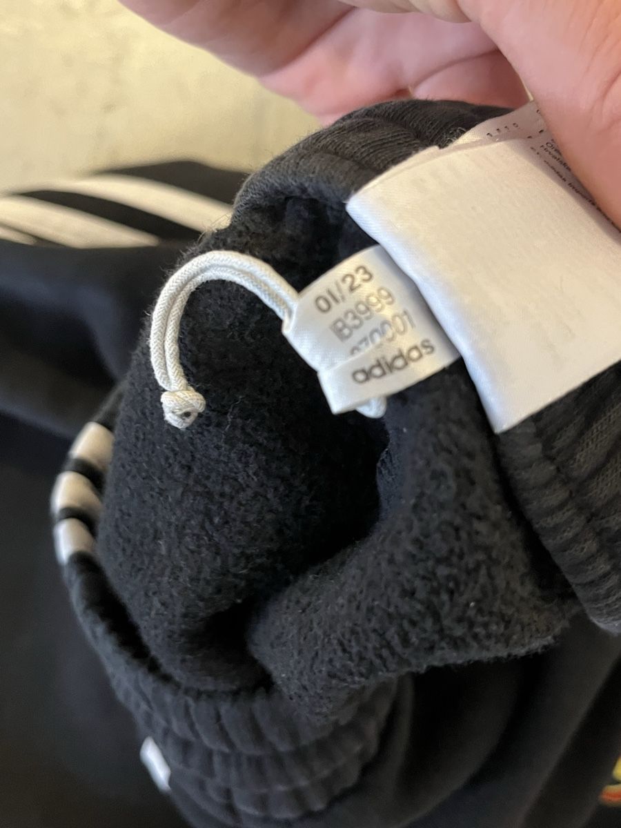Adidas Pantaloni: Manchester United Trainerhose 2024 – Usato da Mönchaltorf venduto da Rofi7 2