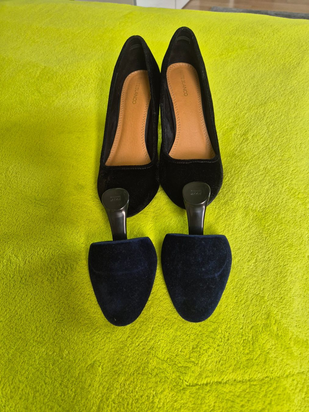 Scarpe da donna: Elegante Samt Pumps, Schwarz, Grösse 40 – Usato da Winterberg ZH venduto da Gemini63 5