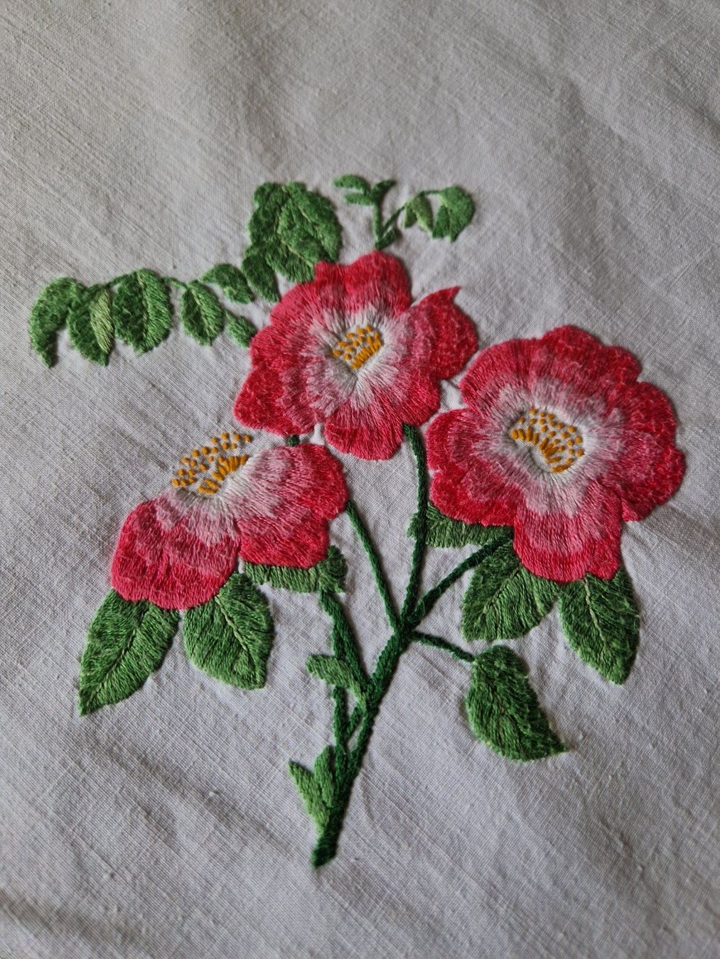 Altra biancheria da tavola: Tischdecke Handarbeit, Wildrose, 123x140cm – Usato da Bern venduto da Antikbatik 2