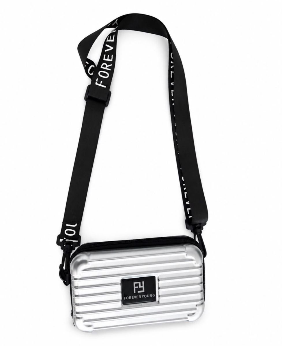 Sacs: Tasche silber metallic mit Schultergurt FOREVER YOUNG – Neuf (Voir description) à Willisau par aid_v56b