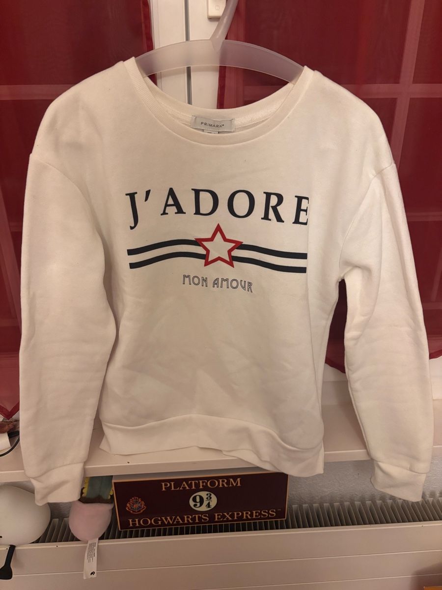 Pulls et sweat-shirts: Pull blanc imprimé "J'ADORE MON AMOUR" Primark – D'occasion à Denges par val_j8w7