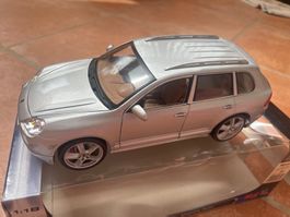miniature voiture Porsche Cayenne Turbo