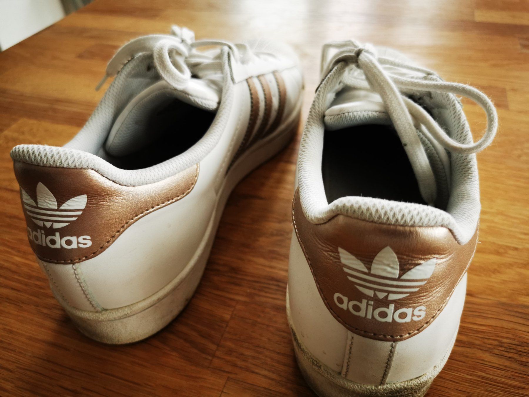 adidas gazelle silver green womens Scarpe Uomo ADIDAS Sneakers linea Superstar in Pelle Bianca con Maxi Logo  Royal Blu a sconto  Cuoieriashop