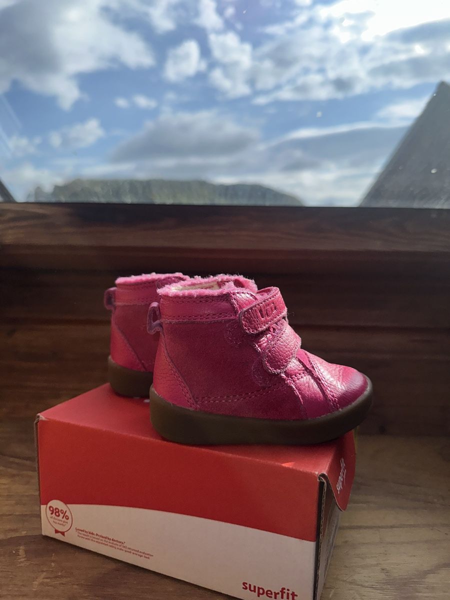 Ugg Scarpe per ragazze: Ugg Babyschuhe Leder pink Grösse 19 – Usato da Grindel venduto da Viktoriia09