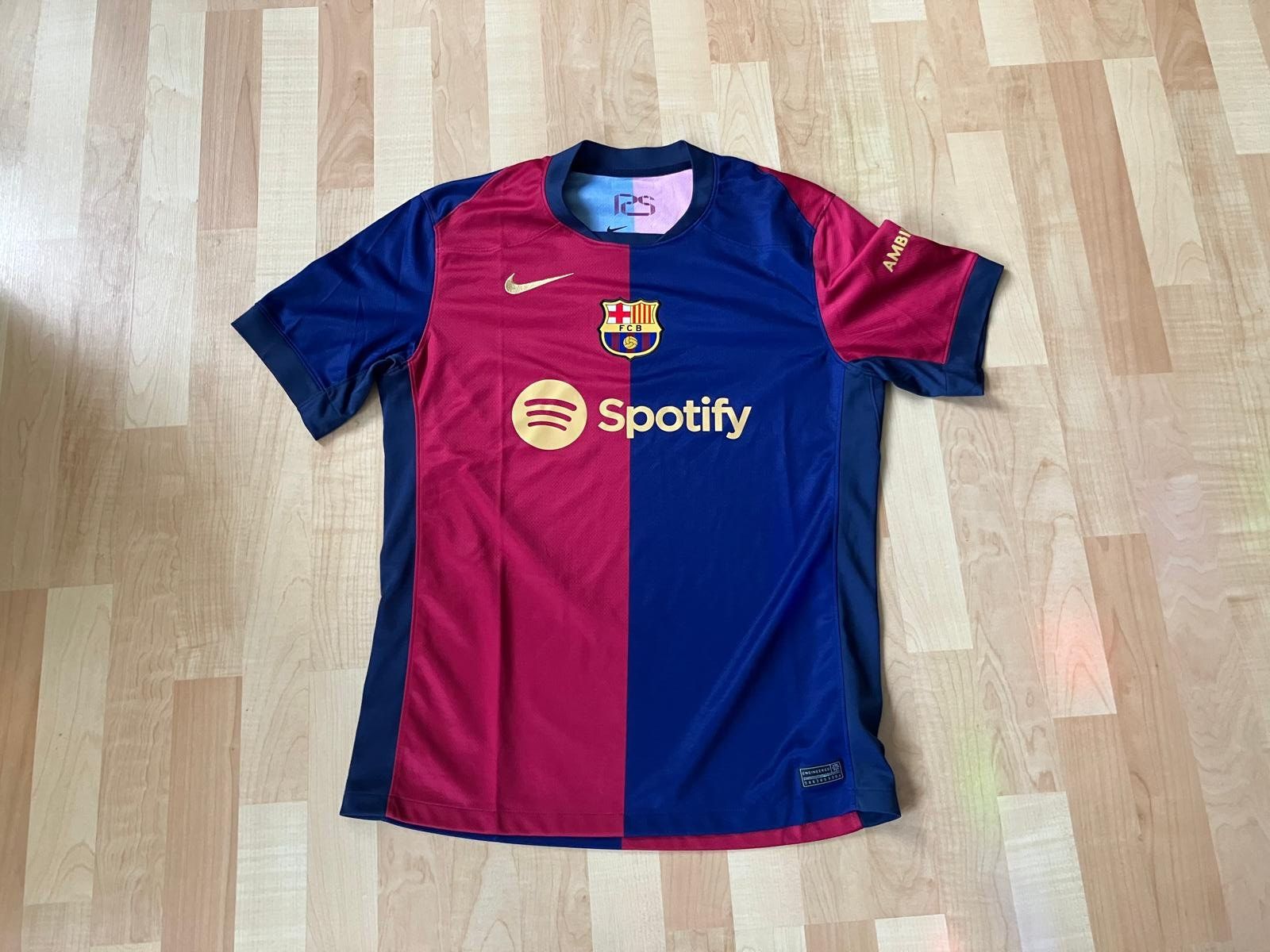Scarpe, pantaloni & magliette da ginnastica: Fussball Trikot Barça rot blau Grösse M – Usato da Bözen venduto da schurke77