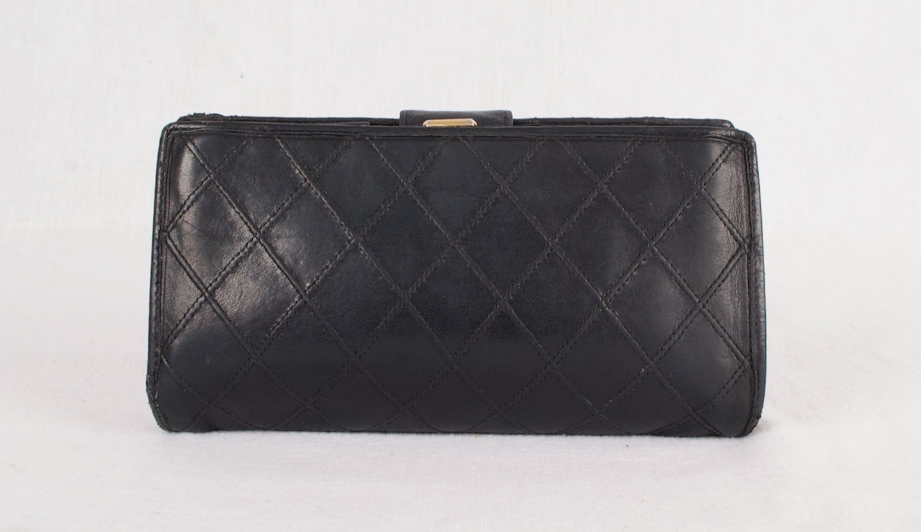Portamonete: Auth CHANEL bifold wallet quilted CC logo lambskin – Usato da Lausanne venduto da Lamedusac 2