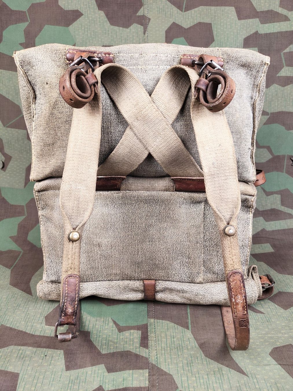 Schweizer Armee Uniformi: Blachenstofftornister Ord. 1914/17 – Usato da Bauma venduto da SwissMilitaria
