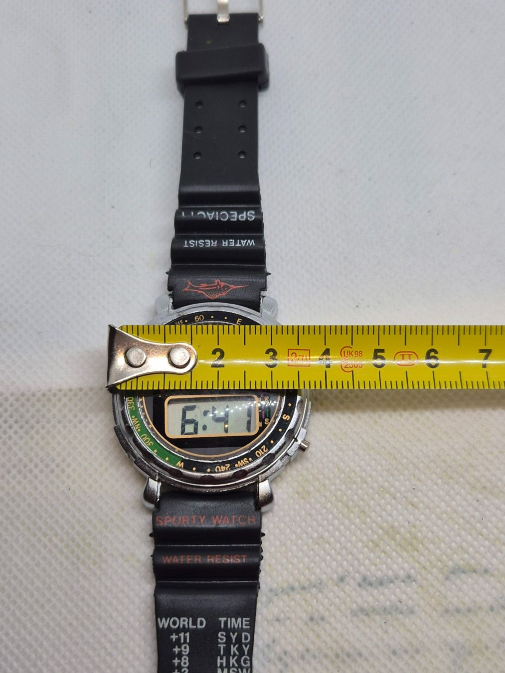 Montres: Gebrauchte digitale Multifunktions-Sportuhr – D'occasion à Losone par bal_gfp6 5