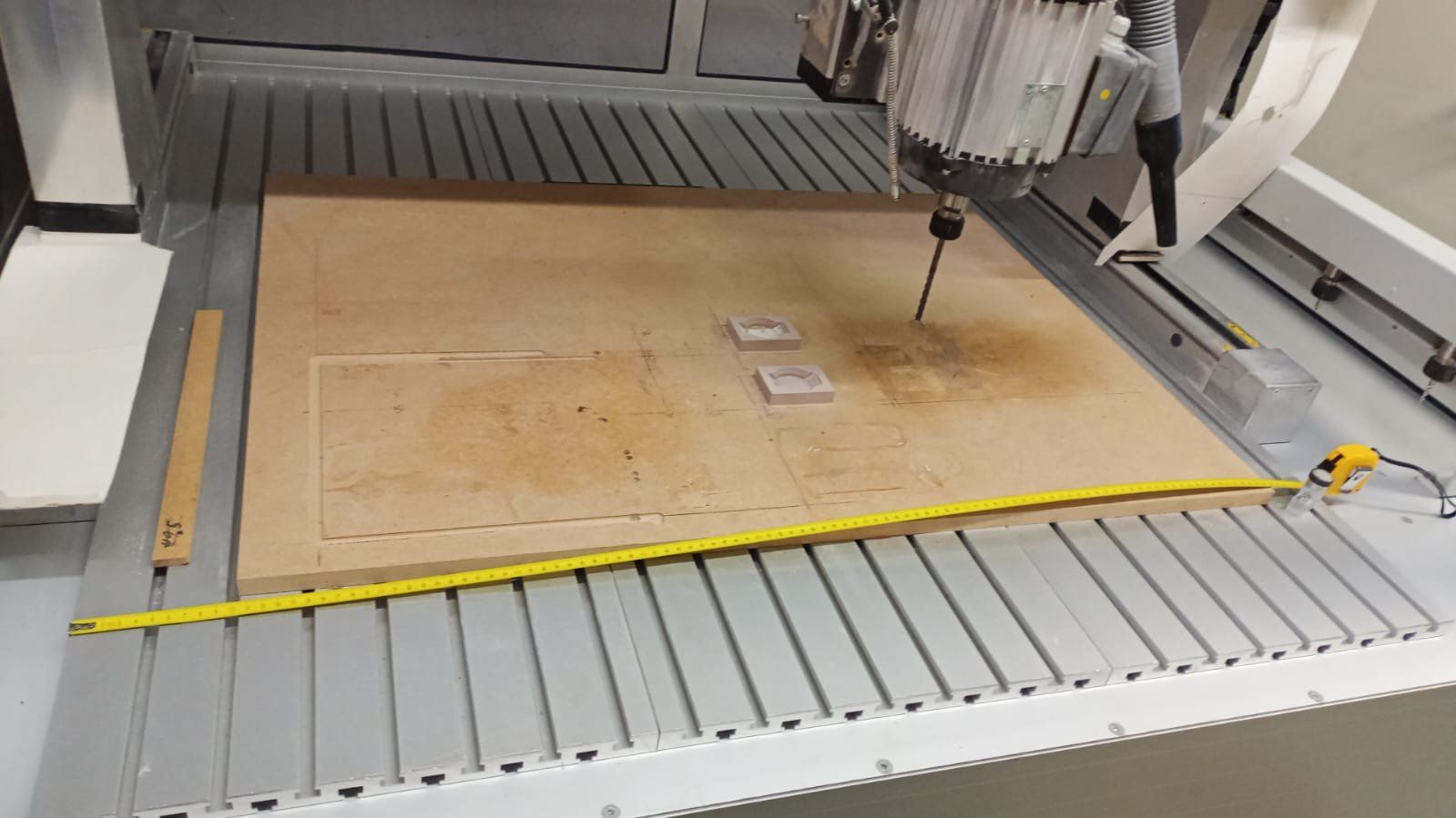 Tutte le macchine: Isel CNC Fräsmaschine mit Schutzhaube – Usato da Triesenberg venduto da moonrake 7