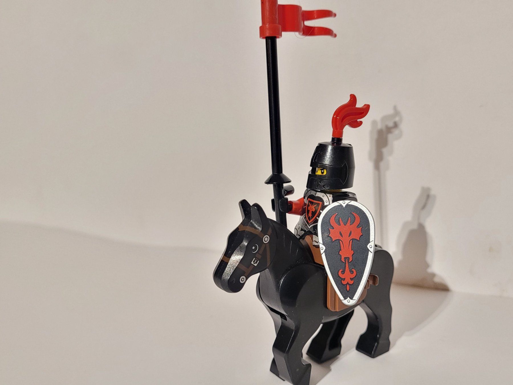 Lego Castle Kingdoms, schwarz ritter mit pferd. (Gebraucht) in La Tour ...