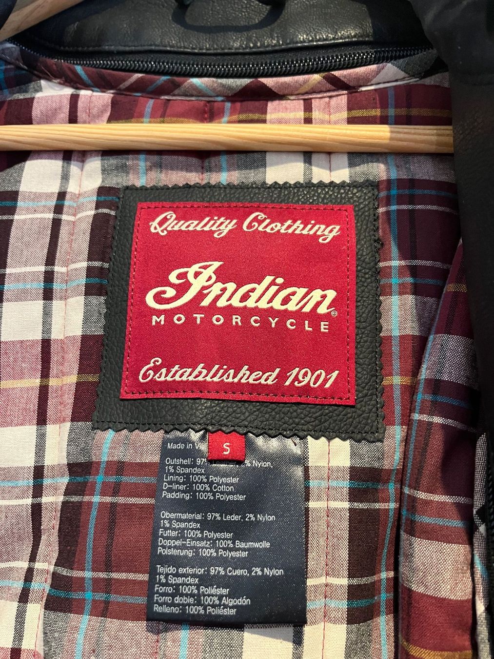 Indian Motorcycle Giacche: Indian Motorcycle Damen Lederjacke S – Nuovo e nell'imballaggio originale da Stüsslingen venduto da Seeed 3