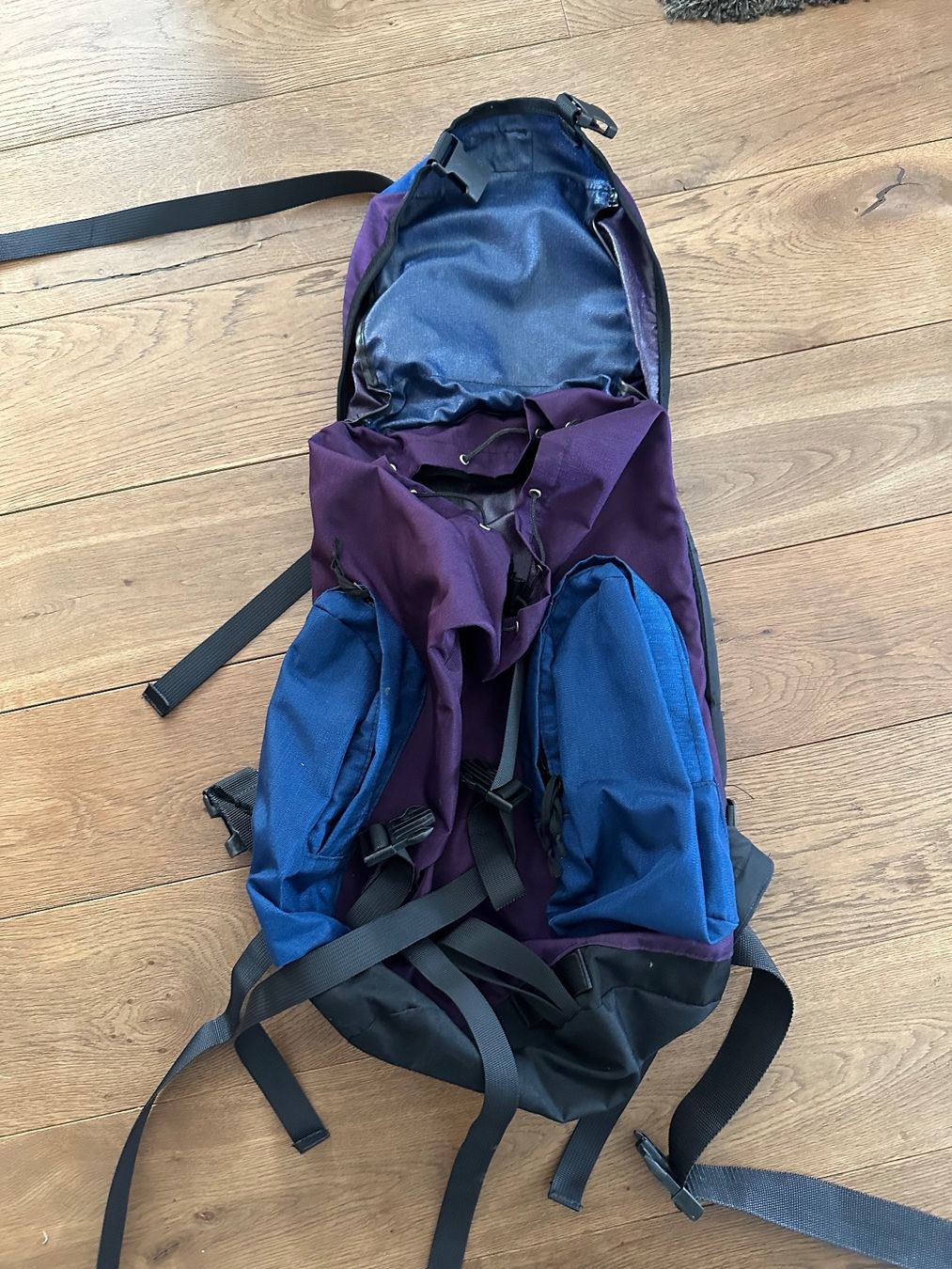 Zaini: Trekking Rucksack gross von Hajk – Usato da Mauren venduto da SB1606