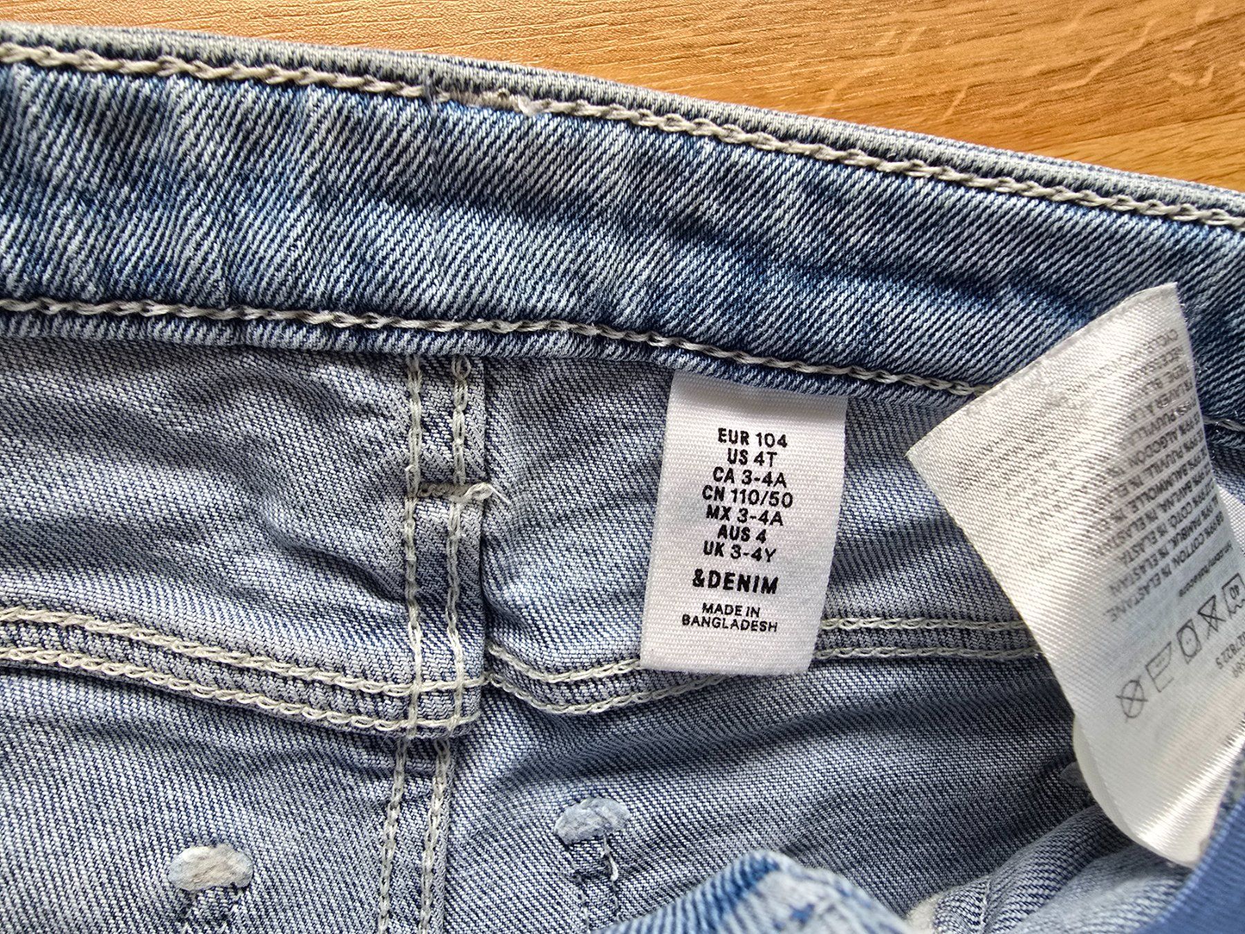 Pantaloni: Jeans Shorts Grösse 104 mit Spitze – Usato da Büttikon AG venduto da Amineah 2