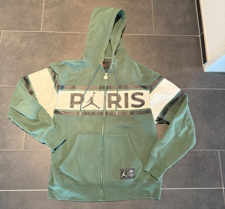PSG Jordan grüne Jacke 