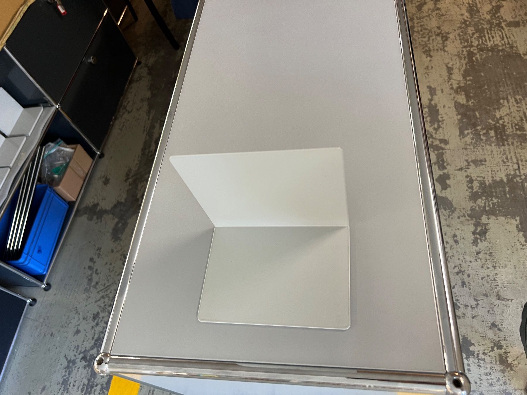 USM Autres décorations & accessoires: USM Haller Bücherstütze magnetisch – D'occasion à Luzern par B-R 3