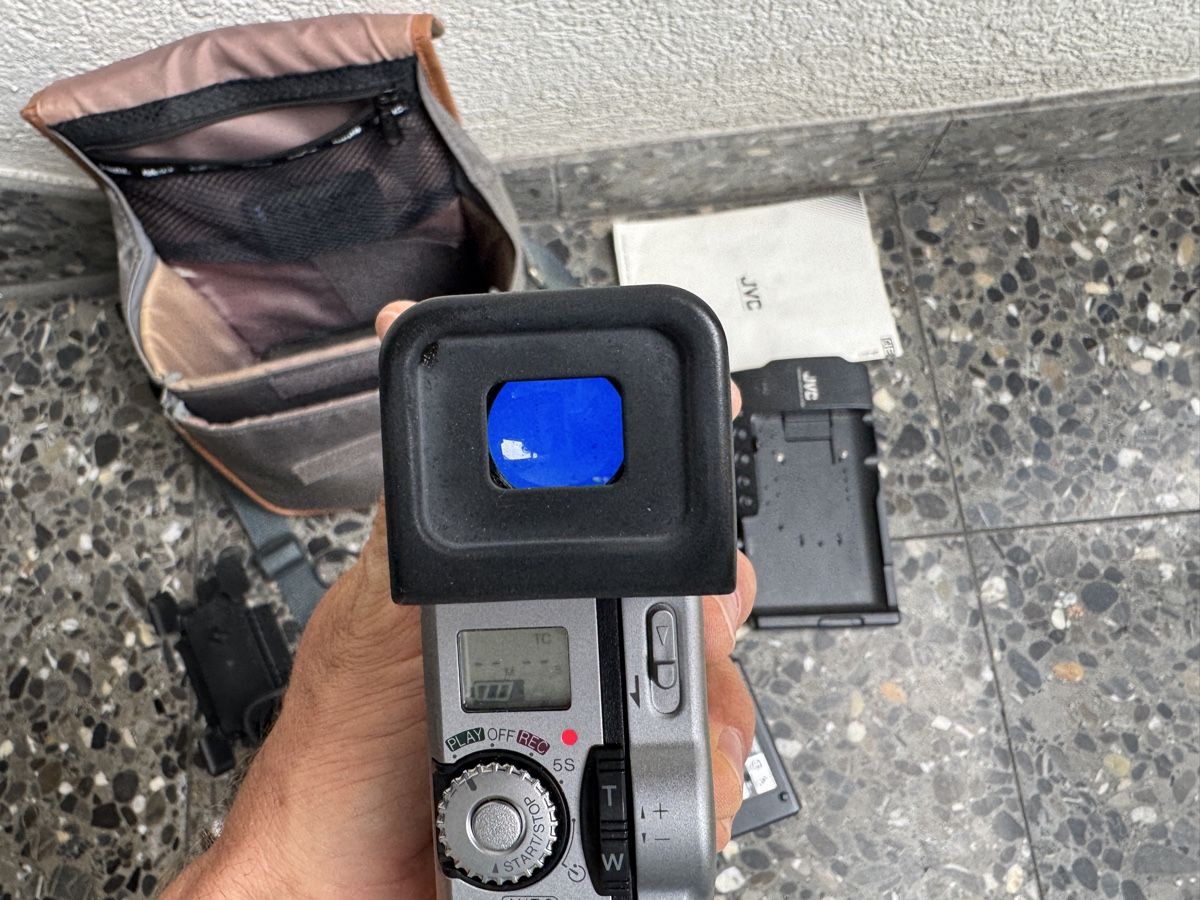 Camcorder: JVC GR-DV1 Camcoder – Defekt aus Bern von A.W.S.R 3