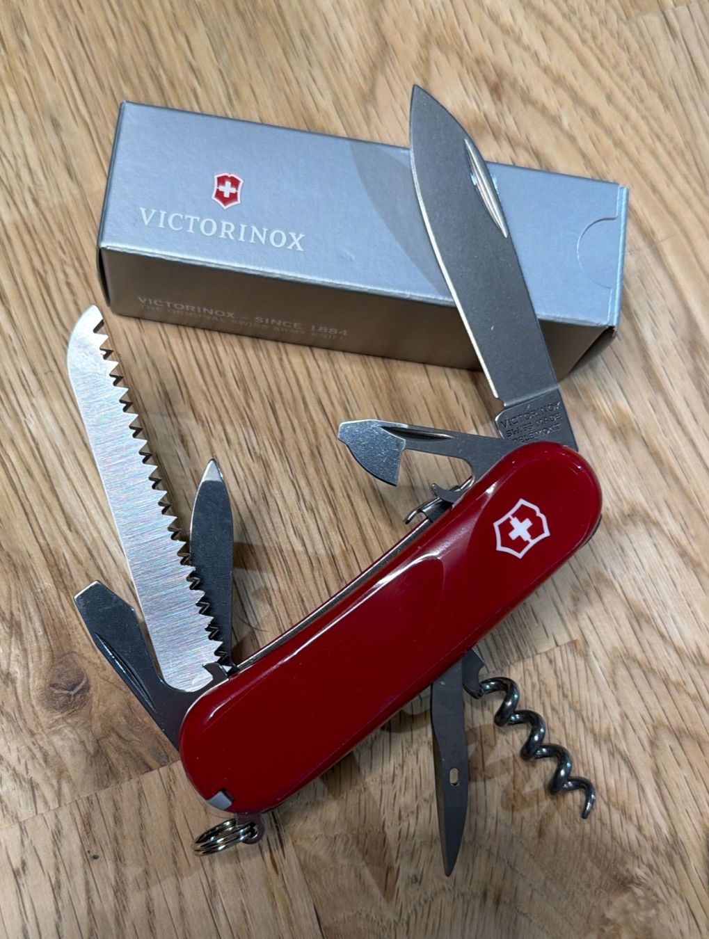 Victorinox Couteaux de poche: VICTORINOX SACKMESSER EVOLUTION S13 RED – Neuf avec emballage d'origine à Zürich par Frei-Occasionen
