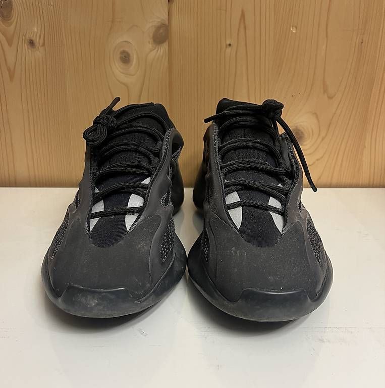 Adidas Scarpe da uomo: Yeezy Boost 700 Alvah (Grösse 44) – Usato da Luzern venduto da LuzernerShop 1