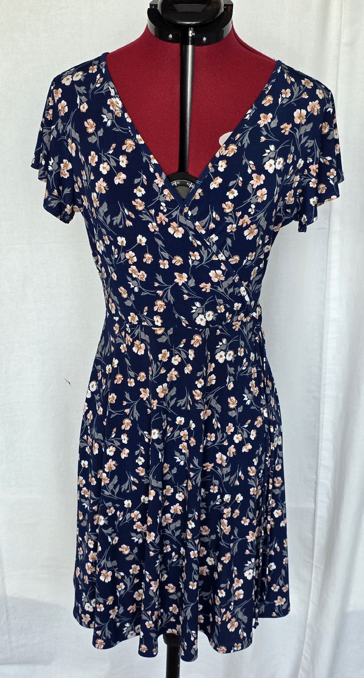 Kleider: Kleid – Neu (gemäss Beschreibung) aus Pfäffikon SZ von hrs_k2tn