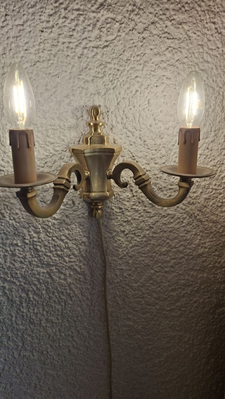 Lampade: Wandlampe Messing 2 Arme Antik-Stil massiv Messing – Usato da Zuerich venduto da trotto