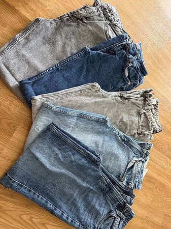 Verschiedene gut erhaltene Kleidungsstücke zu verkaufen