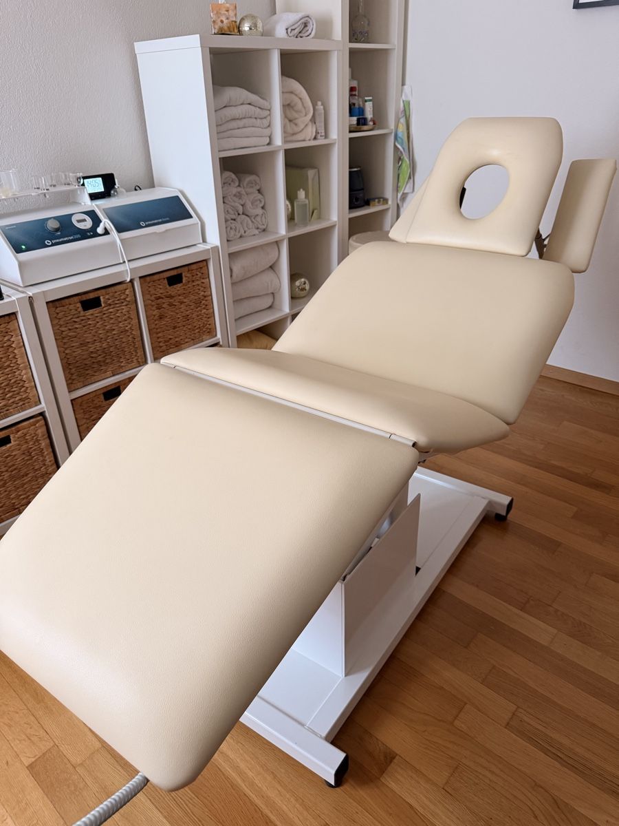 Fauteuils de soin: Elektrische Massageliege – D'occasion à Weiningen ZH par artofalps01 2