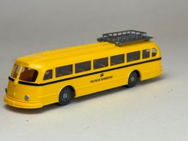 GB- Wiking Mercedes O 6600 Postbus mit Gepäckbrücke