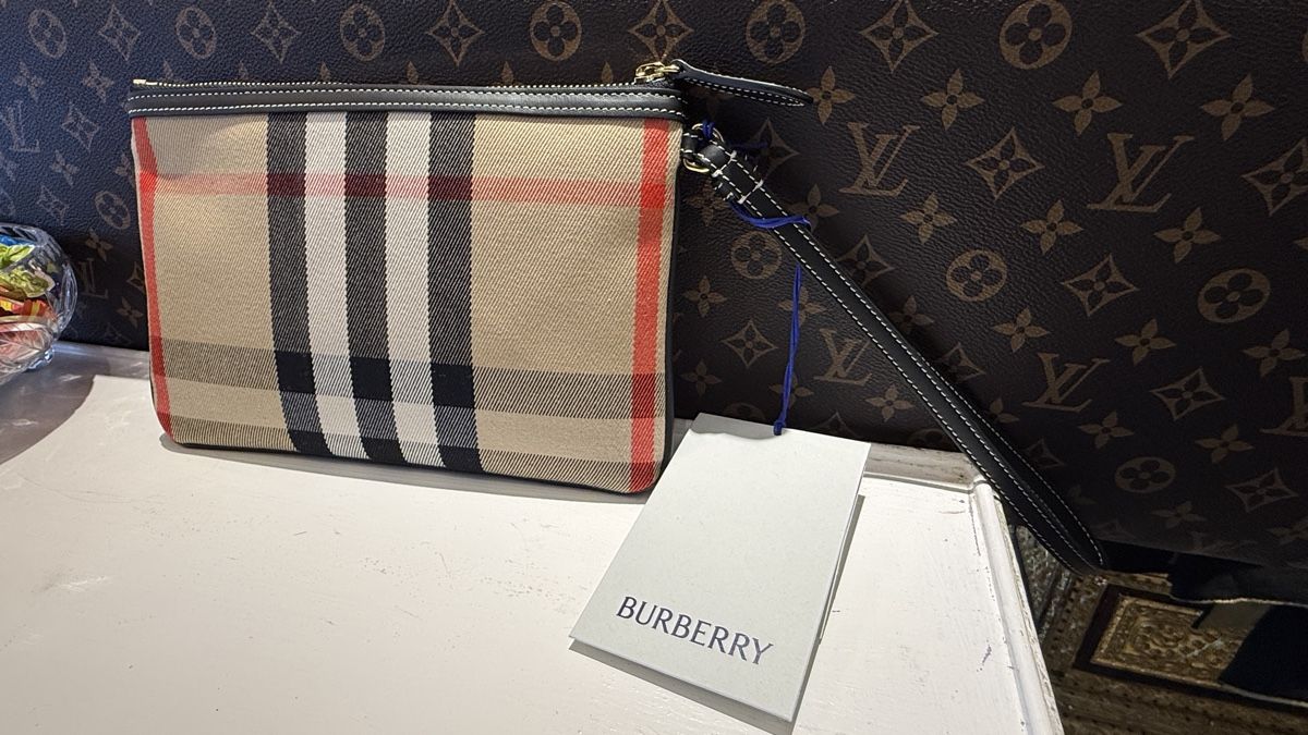 Burberry Borse: Burberry neu mit Staubbeutel – Nuovo e nell'imballaggio originale da Lachen SZ venduto da HelvetiaLuxury 2