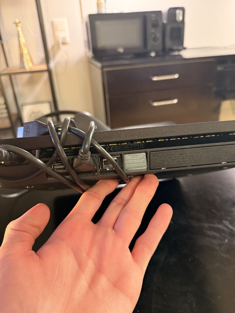 Sony Console: Sony PlayStation 4 Slim mit Controller guter Zustand – Usato da Basel venduto da tomsfashion01 2