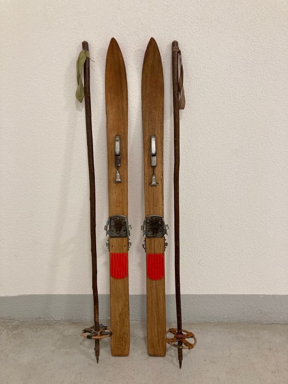 Anciens Skis En Bois Avec Fixations – Pièce De Décoration Vintage – Rareté Antique – état Occasion