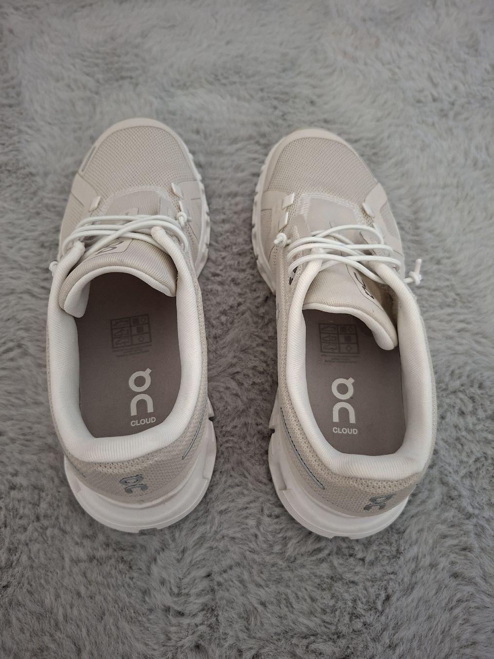 On Damenschuhe: Chaussures de course On Cloud taille 37 couleur beige  – Gebraucht aus Renens VD von ser_j2fn 2