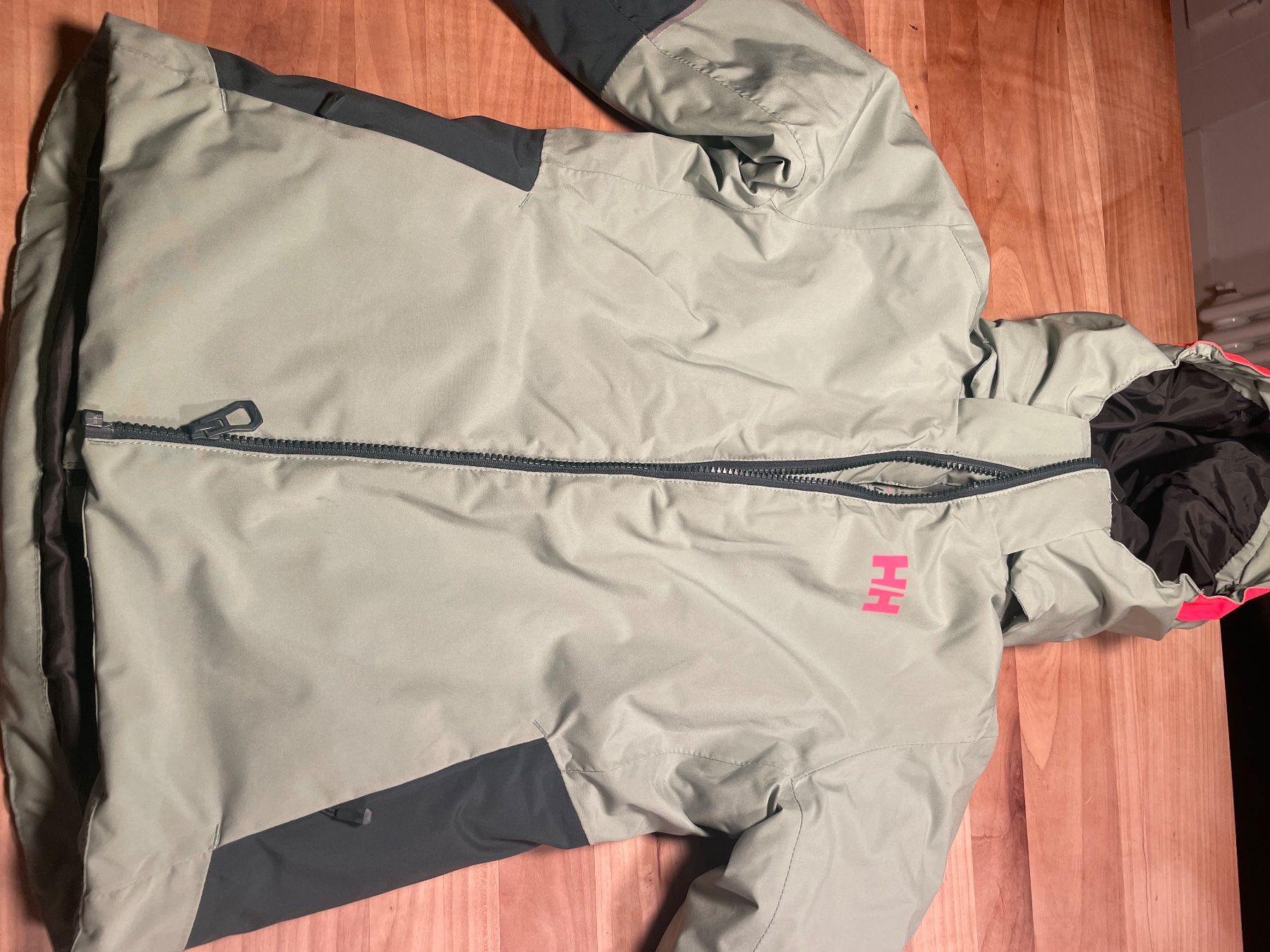 Skis: Superschöne Skijacke Helly Hansen, Grösse 140 – Gebraucht aus Luzern von Daniela1907 5