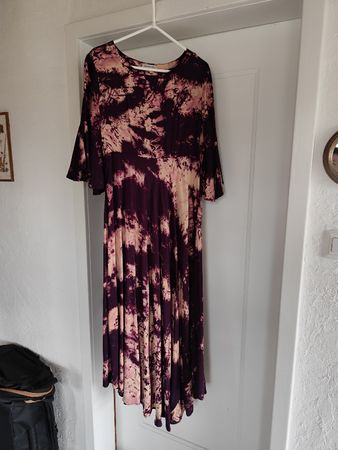 Kleid Nextbotics lila beige Batik Muster Grösse M