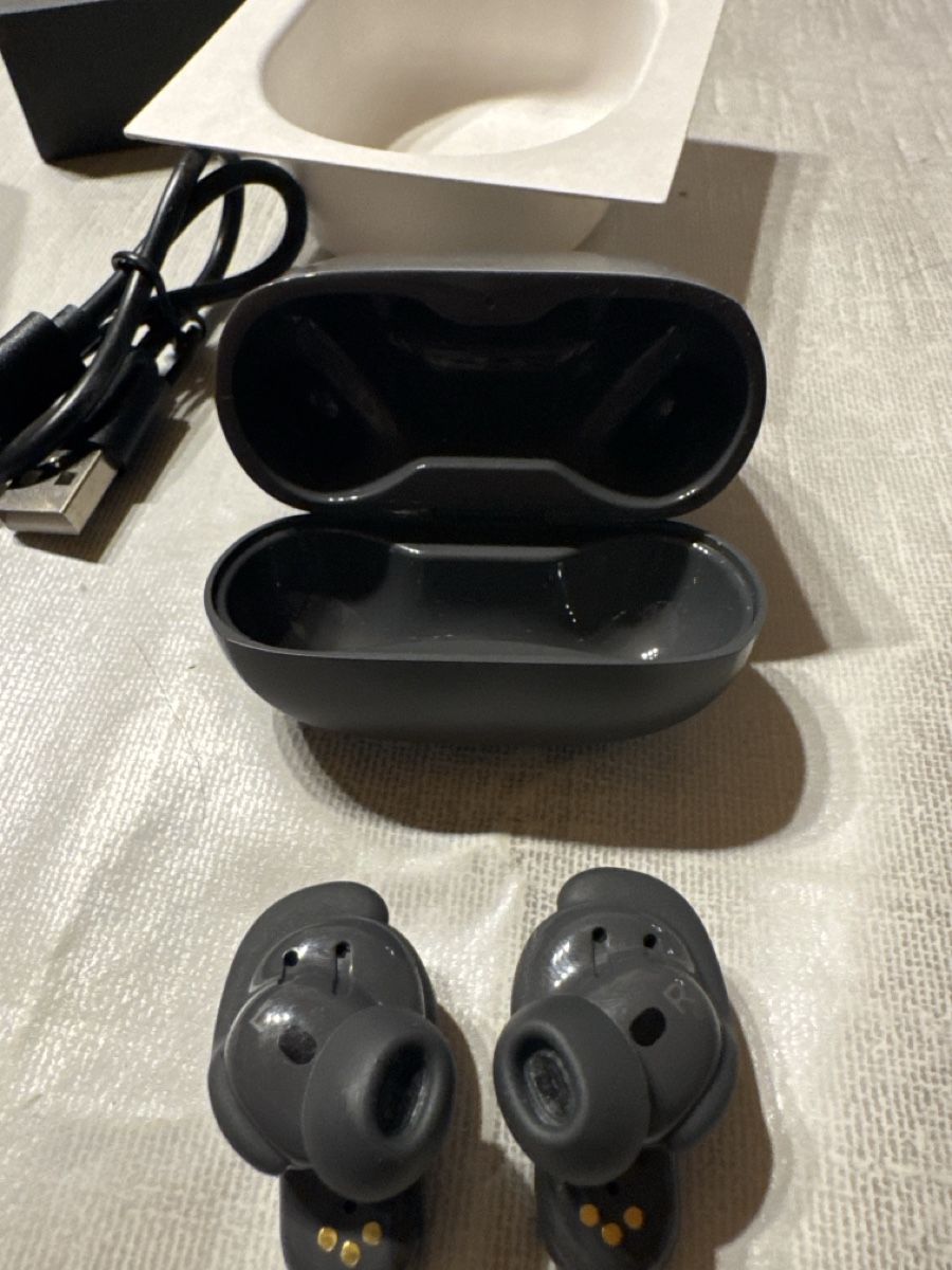 Bose Cuffie: Bose QuietComfort Earbuds II, grau, mit Ladecase – Nuovo (secondo la descrizione) da Triengen venduto da B_S_92 2