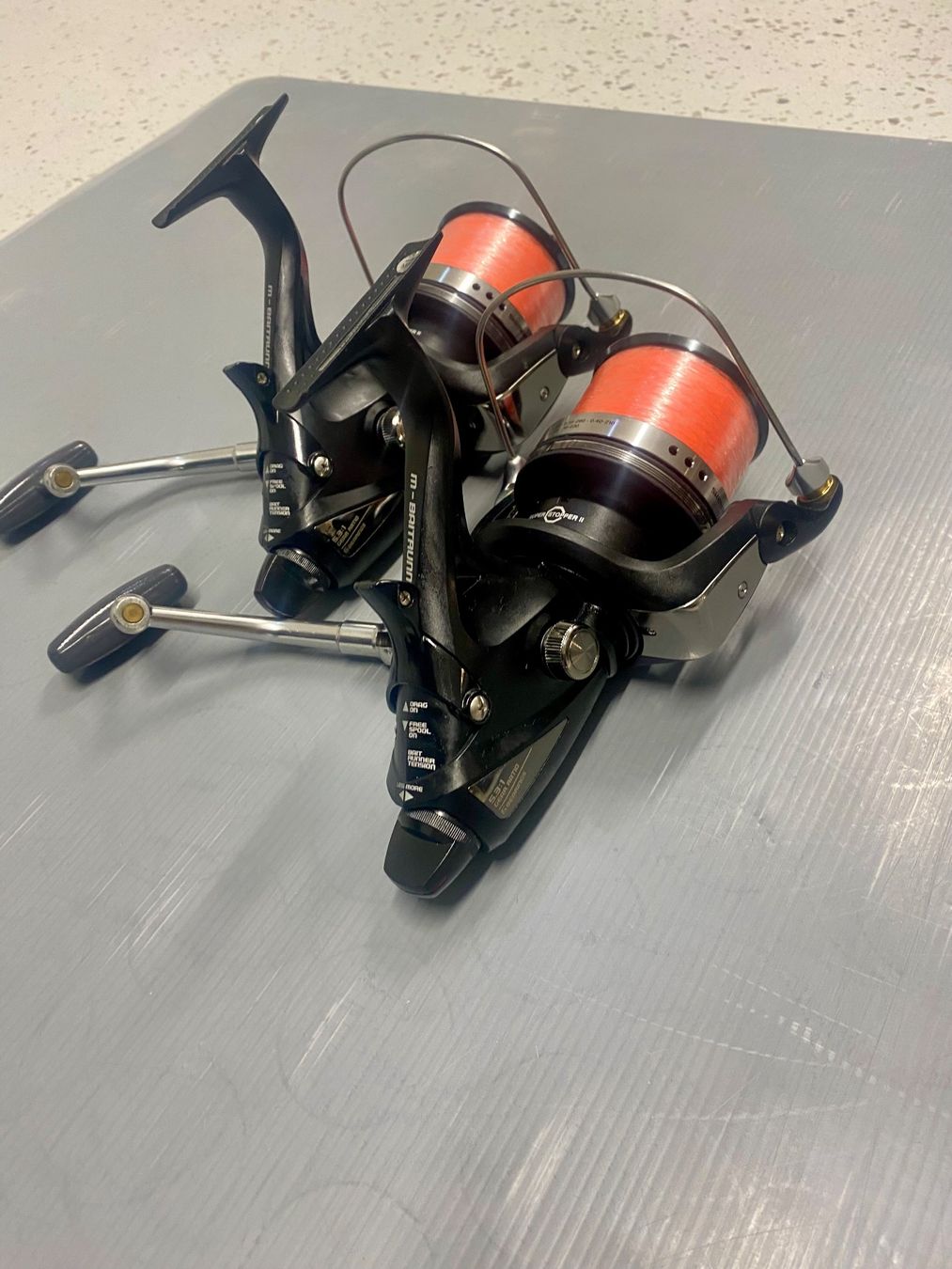 Shimano Tamburi & Mulinelli: 2x Shimano Medium Baitrunner 5500gr – Usato da Trimbach venduto da duri.. 3